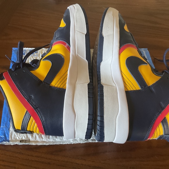 Nike Dunks (Men’s) - Picture 7 of 11